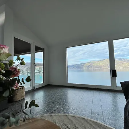Apartment Mit Grossartiger Seesicht Und Balkon