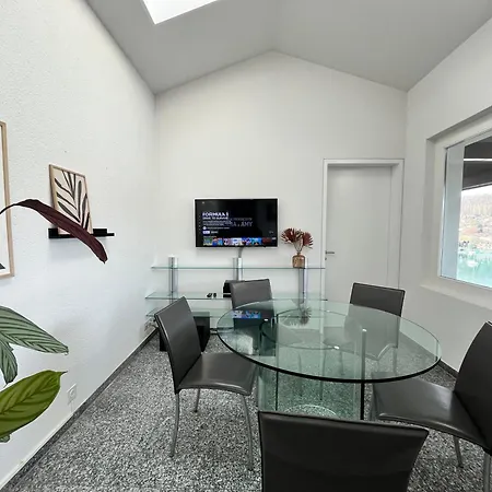 Mit Grossartiger Seesicht Und Balkon Spiez