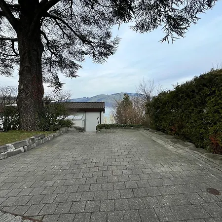 Mit Grossartiger Seesicht Und Balkon