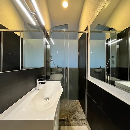 Mit Grossartiger Seesicht Und Balkon *