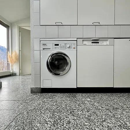 Mit Grossartiger Seesicht Und Balkon *