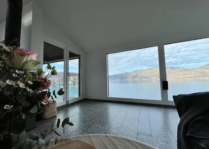 Appartement Mit Grossartiger Seesicht Und Balkon